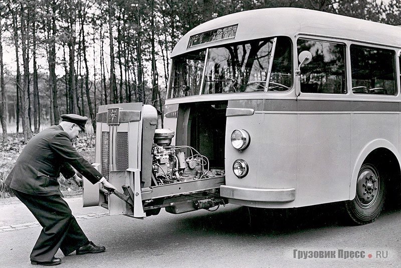 Автобус на шасси DAF с кузовом Verheul и оригинальным решением – выдвигающимся «расширенным» двигателем (Uitschuifmotor). 1949 г.