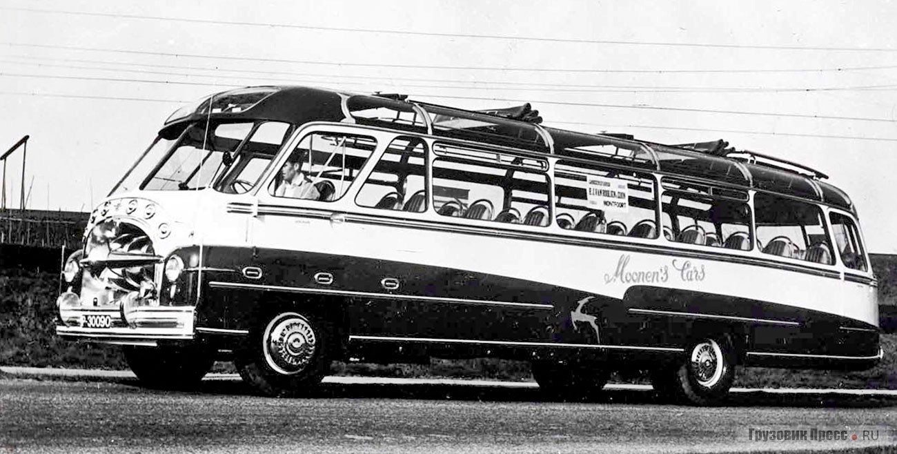 Автобус на шасси DAF BD52 с аэродинамическим кузовом Van Roojen. Валкенбург, 1952 г.
