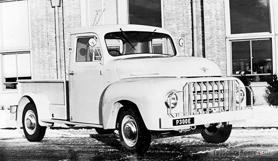 Пикап DAF A107 как и фургон модели A10 выпустили небольшой серией и оснастили карбюраторным двигателем Hercules мощностью 46 л.с. 1953 г.