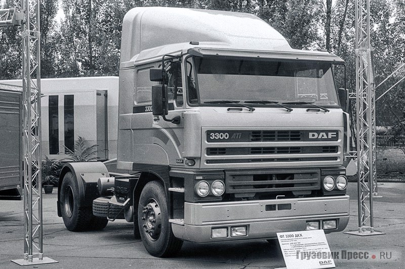 DAF FT3300AKH с версией Space Cab кабины F241 (появилась в 1982 г.) на Московской международной выставке MIMS-1993