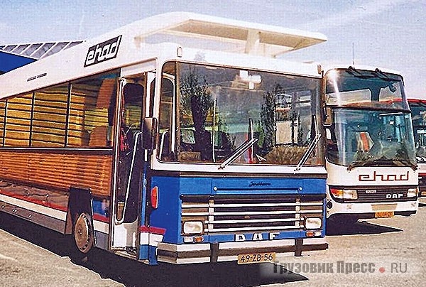 Автобус с двигателем внешнего сгорания Stirling Philips мощностью 200 л.с., построенный на шасси DAF бельгийским ателье Jonckheere в 1972 г. – уникальный образец не только демонстрировался на выставках, но и долго работал. Снимок сделан в Хелмонде в 1990 г. Рядом другие автобусы на шасси DAF