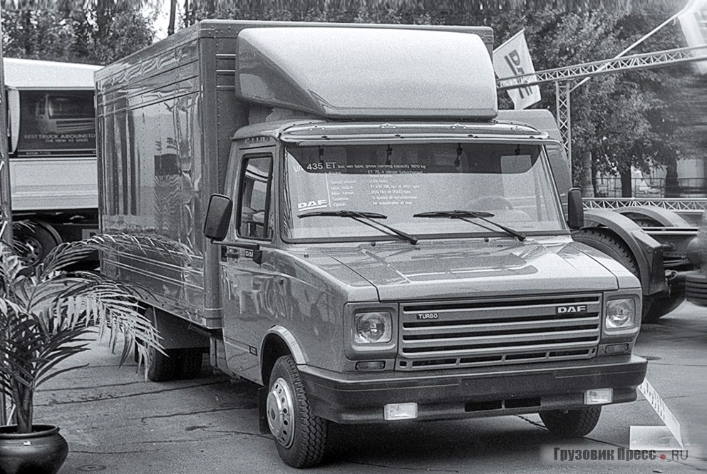 Родословная этого автомобиля ведётся с 1974 г. Рождённый под именем Leyland Sherpa, он перенёс за 30 с лишним лет несколько модернизаций и выпускался под марками: Austin-Morris, Freight Rover, Leyland-DAF, DAF, LDV в Англии и BMC в Турции. На снимке DAF VA435ET, выставка MIMS-93 в Москве