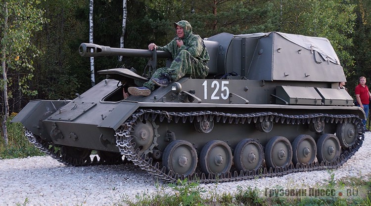 Советская [b]самоходная артиллерийская установка (САУ) СУ-76М[/b]  без бронированной крыши боевого отделения стала второй по массовости бронированной машиной в Красной Армии после Т-34. Всего с 1942–1945 гг. было построено 13 672 самоходки