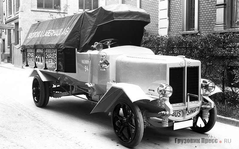 Двухтонный грузовик Büssing  Typ II с карданным приводом, 1914 г. Дизайн машины разработал художник-авангардист Эрнст Нейман-Неандер, буквы BB на эмблеме означают Büssing  Braunschweig
