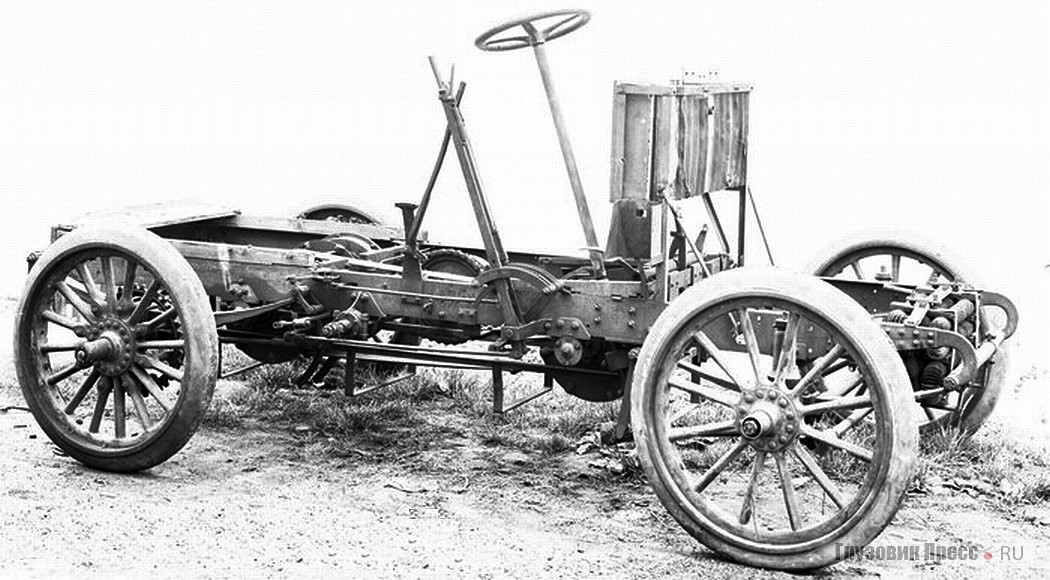 Graue Katze – первое шасси конструкции Бюссинга, на снимке ещё без двигателя. 1902 г.