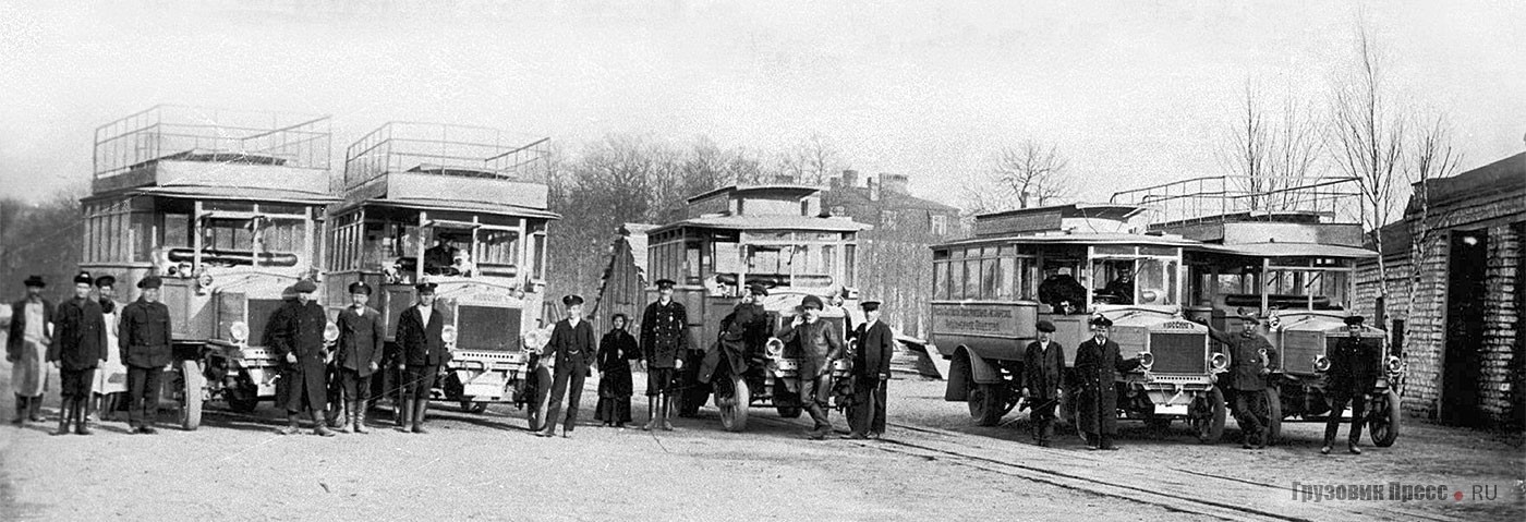 Пять автобусов Büssing Typ V возили рабочих на Русско-Балтийский судостроительный и механический заводы. Ревель. 1915 г.