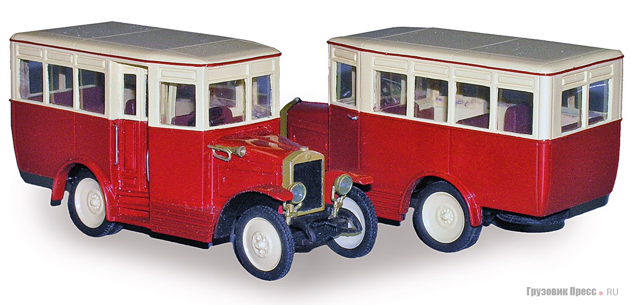 Один и тот же автобус АМО Ф-15, выпущенный Vector Models с разными вариантами окраски и назначения