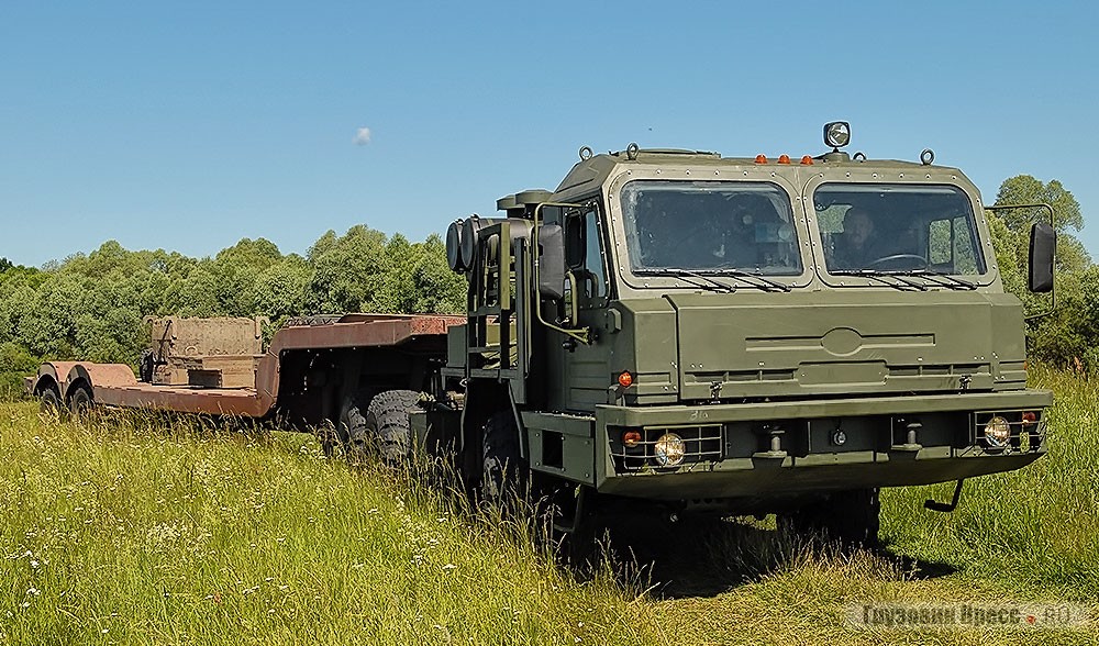 Баз брянский автомобильный завод. МАЗ 6402. Шасси баз-6402. Тягач баз-6402. БЗКТ-6402 кабина.