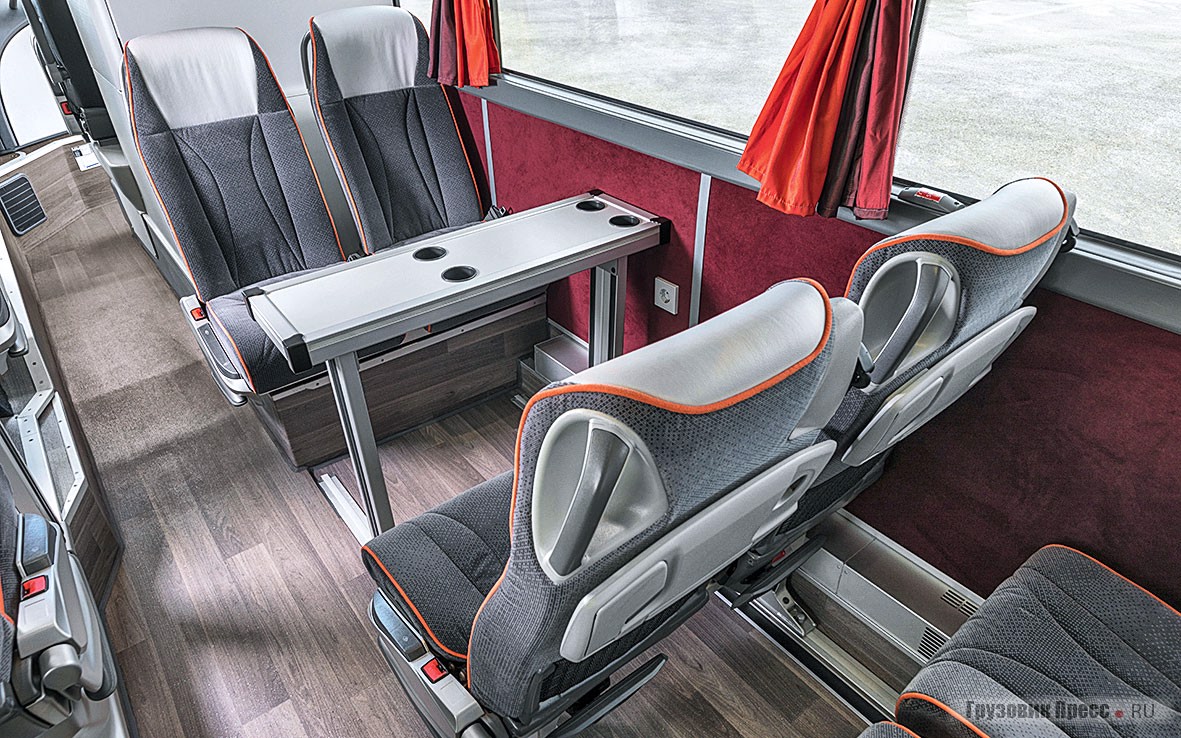 Столики в автобусах первого и комфорт-класса имеют заметные отличия