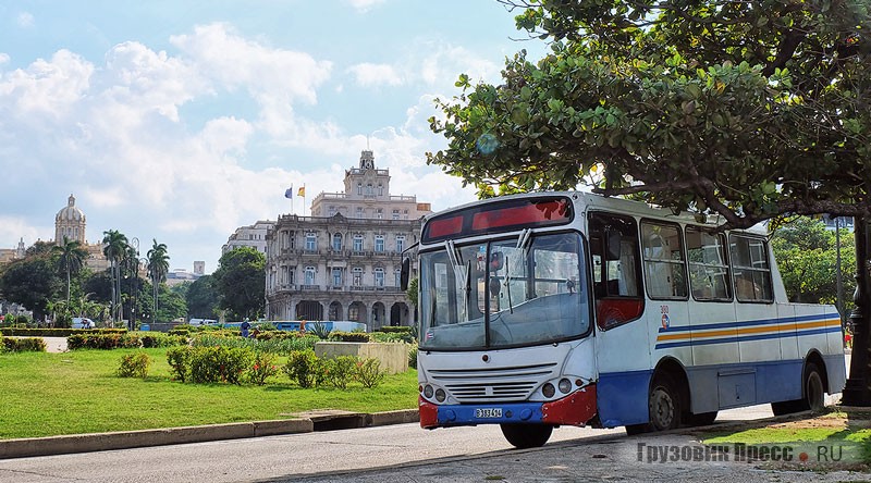 Городской Busscar UrbanusS из парка Empresa Omnibus, переделанный в полугрузовой автобус