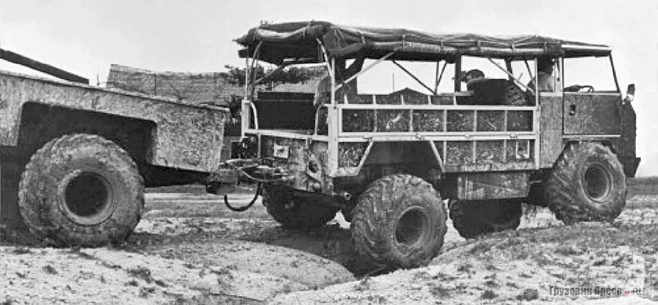 Автопоезд 6х6 с тягачом 101/FC/1 и активным прицепом в шинах Good-Year Terra на испытаниях в Малайзии, 1971 г.