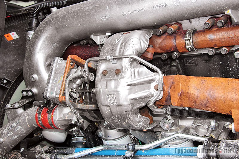 Турбина двигателя Ford Ecotorq FHT5 с изменяемой геометрией. Большинство соперников из «большой семёрки» сегодня отказались от такого решения…