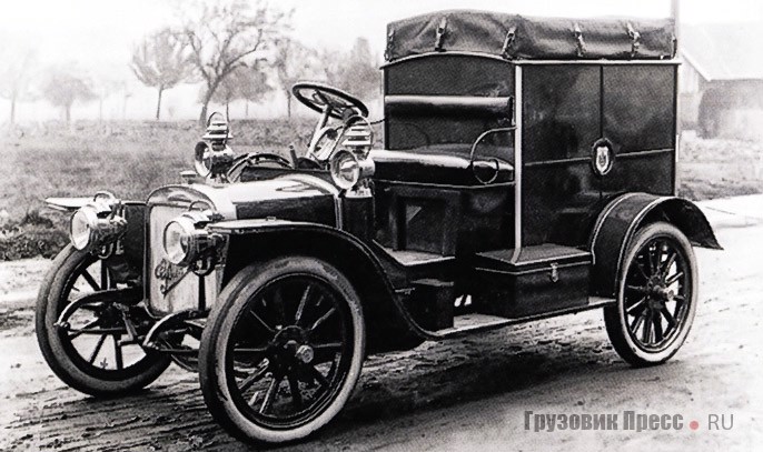 Стандартный лёгкий почтовый фургон Gaggenau D8 грузоподъёмностью 300 кг, такие же машины обслуживали почтовую контору Варшавы, 1911 г.