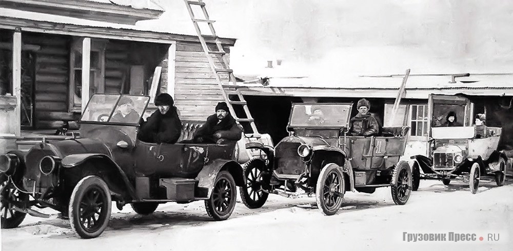 В гараже Почтовой конторы Благовещенска в 1916 г. было две немецкие машины Benz довоенного производства, четыре «военно-негодных» автомобиля Ford и две неисправных машины, предназначенные для восстановления