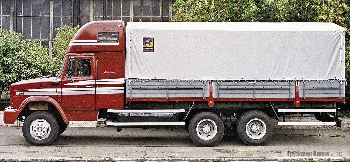 Бортовой грузовик ЗИЛ-13307А с кабиной увеличенного объёма