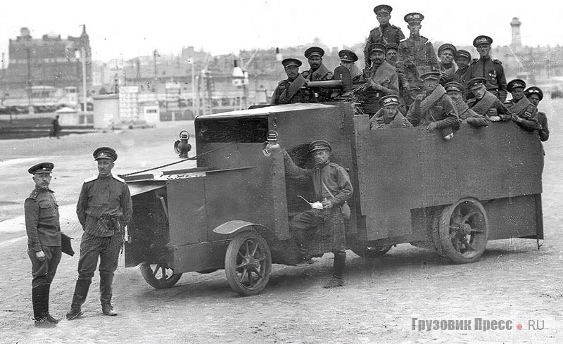 В мастерских Военной автомобильной школы на Малой Дворянской улице в Петрограде в 1914 г. построили учебный бронеавтомобиль на шасси грузовика Berliet