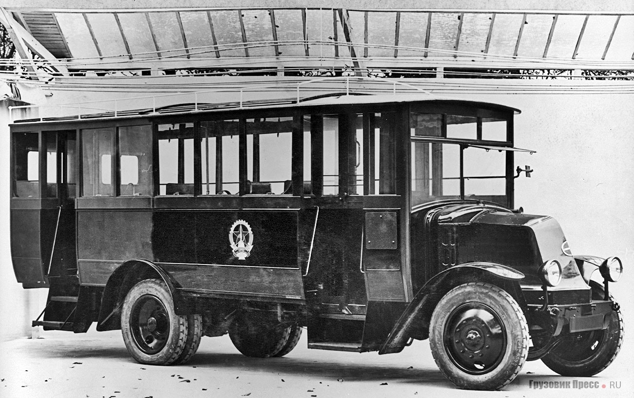 1907 год первый городской автобус. Французский паровой Омнибус(1873).. Первый автобус Рено. Автобус Даймлер 1907 год. Renault Berliet.