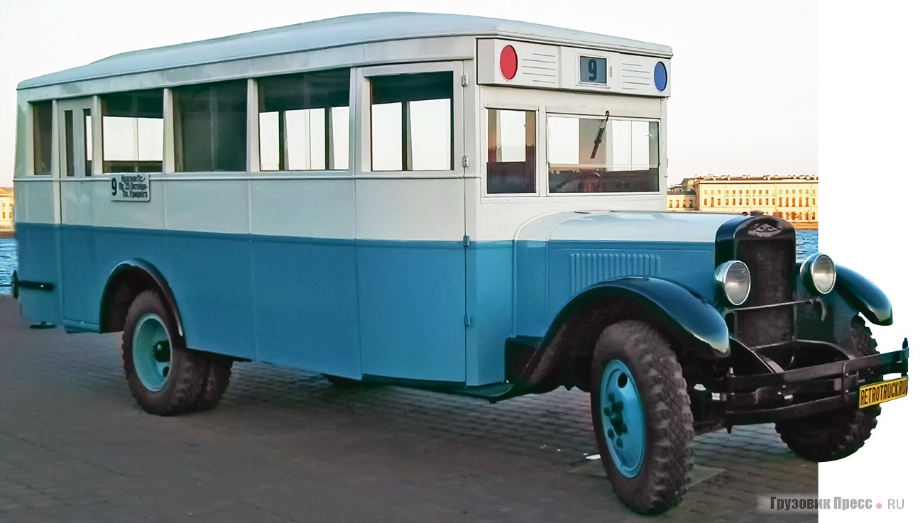 Явившийся буквально из небытия автобус типа ЗИС-8 ленинградского производства во всей красе, словно 80 лет назад