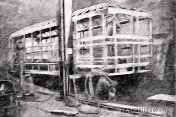 Кузов деревянного троллейбуса ЛК в процессе сборки