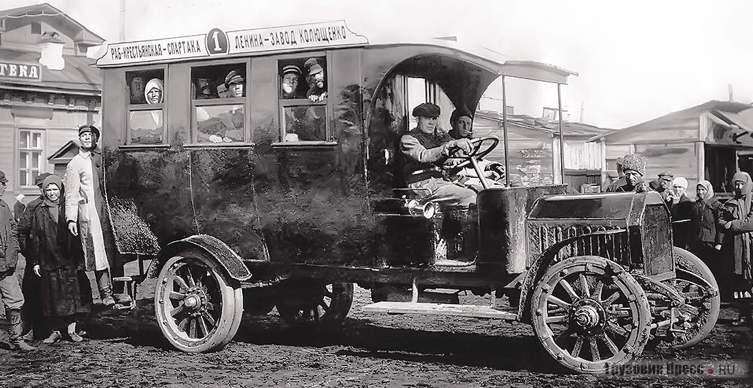 Изготовленный на одном из советских предприятий автобус на шасси грузовика Garford 70. Челябинск, 1926 г.