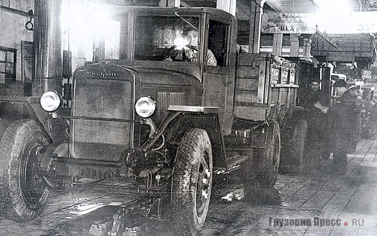 Производство автомобилей ЗИС-5В на Уральском автомобильном заводе им. И. В. Сталина в первые послевоенные годы