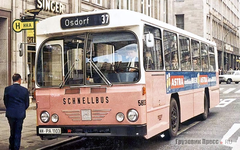 Автобус «среднего класса» Büssing BS100 В на маршруте в Гамбурге