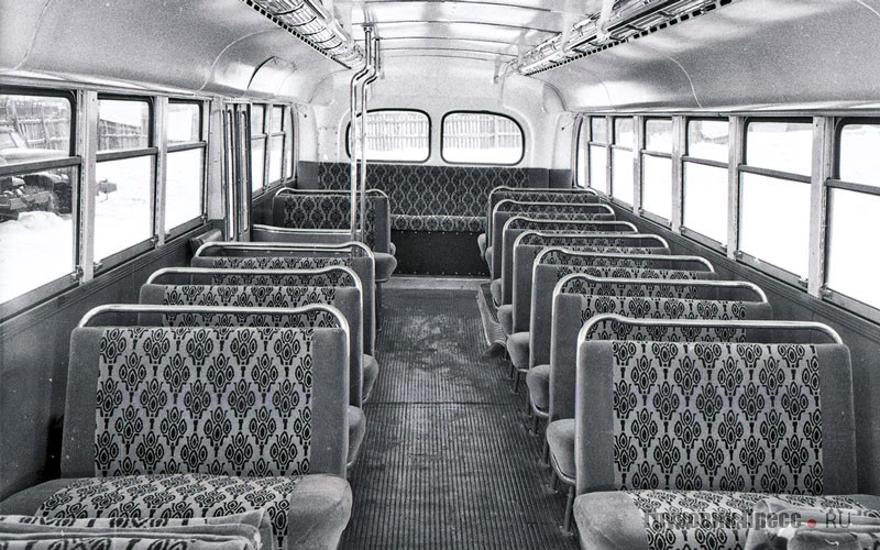 В салоне ЗИС-129 были установлены сиденья на 40 пассажиров