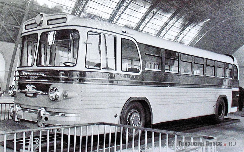 Один из автобусов ЗИС-129 демонстрировался на ВДНХ СССР