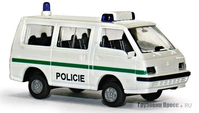 [b]Mitsubishi L300 Police[/b] – одна из десятков версий спецмашин из каталога Rietze Automodelle (#50207)