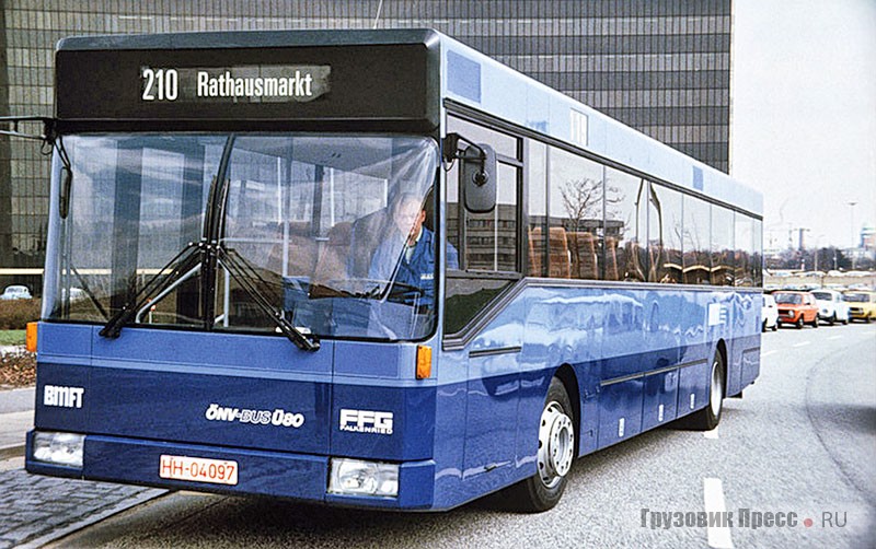 Автобус Typ DB ÖNV Bus Ü 80. В целях повышения безопасности фронтальную часть значительно усилили, а для улучшения обзора водителя, нижнюю часть окна сделали скошенной до стойки ветрового стекла. Блок-фары установили от грузовика Mercedes-Benz NG-серии. 1978 г.