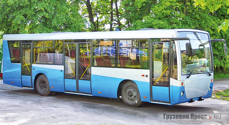 Городской 10-метровый [b]автобус среднего класса БАЗ-А412[/b] был показан на международном автосалоне TIR-2006. Он имел цельнометаллический кузов вагонной компоновки, интегрированный с шасси FAW 6102D92-1. Салон вмещал 79 человек (23 места для сидения). Двери автобуса с пневматическим приводом размещались согласно схеме 1+2+1. От базового шасси машина унаследовала переднюю и заднюю зависимые рессорные подвески с телескопическими амортизаторами
