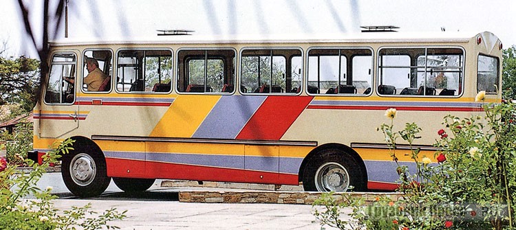 Кузов этой машины, также тестируемой в ГДР в 1985 г., разительно отличается от первой