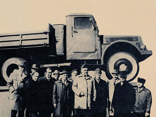 Tatra-111 – грузовик с постамента