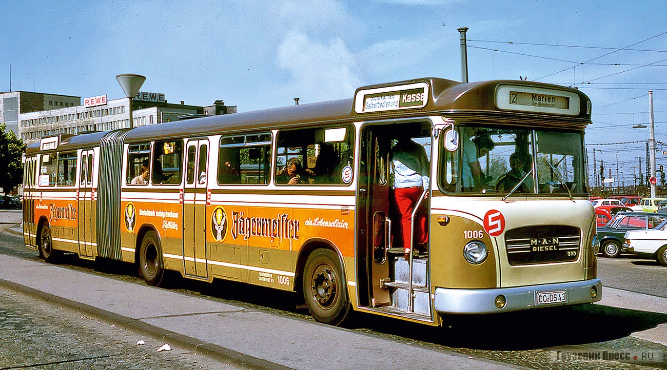 Сочленённые автобусы ФРГ начала 1970-х гг.: MAN 890 UG и MAN SG 192 стандартной серии. Несмотря на внешние различия, их конструкция была одинаковой: двигатель в базе тягача и высота уровня пола 920 мм