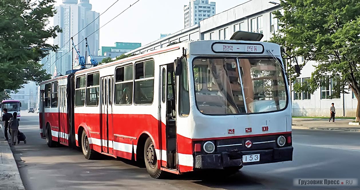 «Чёллима 903» стала последней серийной моделью троллейбуса, выпуск которой удалось наладить перед началом голодных 1990-х. Мощность ТЭД, как и у модели «Чёллима 901», составляет 95 кВт. Троллейбусы этой модели по числу уступают более старой модели 862, но на городских маршрутах их ещё много
