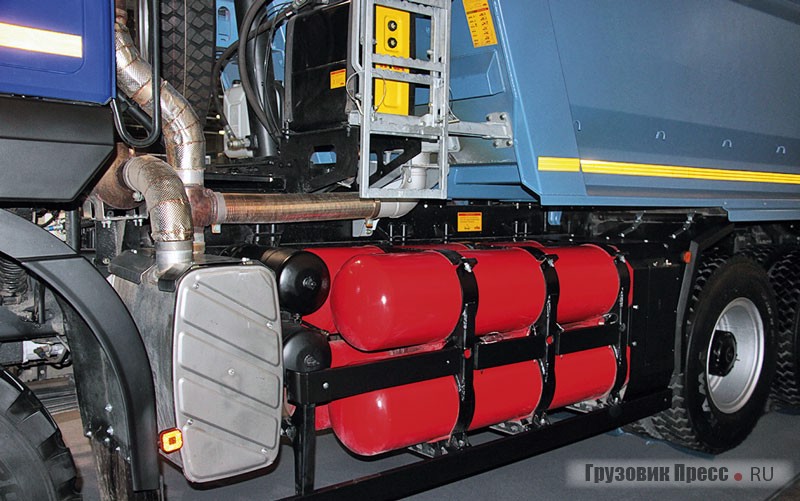 Система хранения газа состоит из сборки бесшовных стальных баллонов высокого давления первого типа, производства Vitkovice (Чехия) объёмом 1164 л (279 м[sup]3[/sup]). Эффективный объём топлива – 173 кг. Рабочее давление – 20 МПа