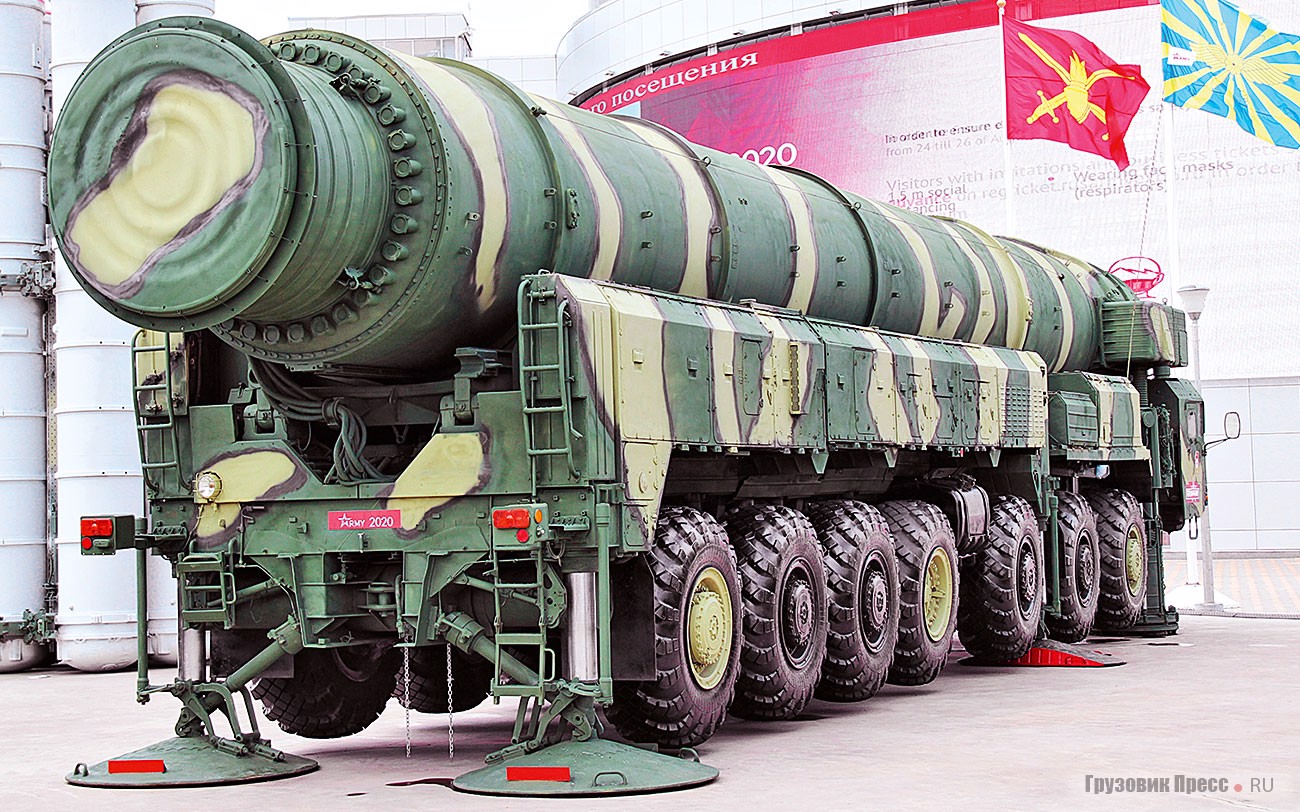 Автономная пусковая установка 15У168 (шасси МАЗ-7917) из состава ПГРК «Тополь» 15П158 «прописалась» на стенде РВСН на постоянной основе (её показывают с 2015 г.), хотя более подходящее место для неё в исторической экспозиции Парка «Патриот» – уже совсем скоро последние «Тополи» будут заменены на «Ярсы»