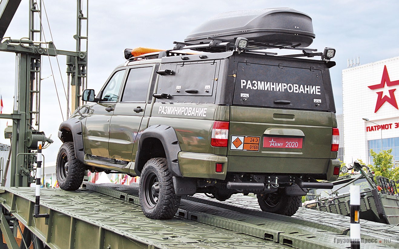 Специальный автомобиль групп разминирования САГР на базе автомобиля «Есаул-39461-00-02» (разработчик и изготовитель ОКБ «Техника») с текущего года поставляется в войска. САГР оборудован защищённым кузовом-капсулой, контейнером для перевозки средств взрывания, стеллажом для укладки и транспортировки взрывоопасных предметов (ВОП), местами для размещения средств поиска и перевозки средств взрывания, системой автоматического пожаротушения. В состав дополнительного оборудования входит шанцевый инструмент, болторез, ленты для огораживания места работы сапёров, носилки для переноски ВОП, тренога-штатив с лебёдкой 250 кг, светодиодные ручные фонари и групповая аптечка первой помощи