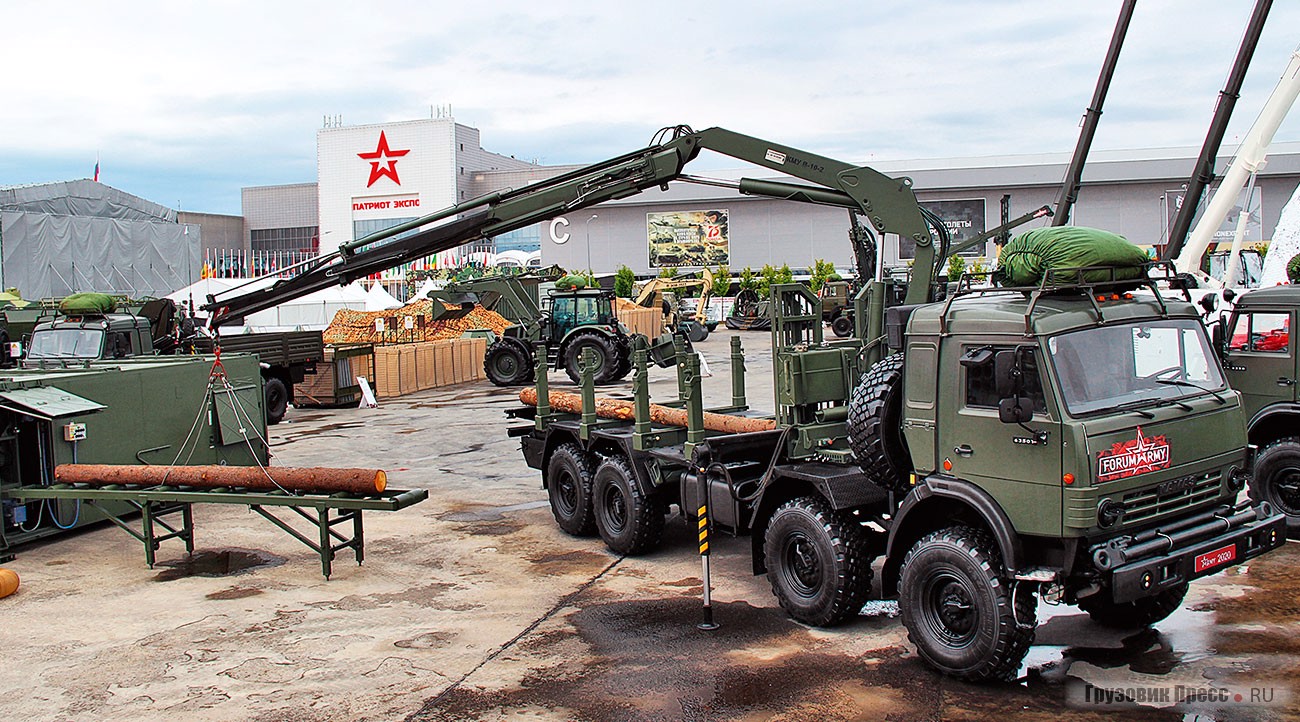 Массовые поставки в армию войскового мобильного лесопильного комплекса ВМЛК-1 начались в 2017 г. Комплекс предназначен для заготовки, распиловки и обработки лесоматериалов. Базовое шасси – КАМАЗ-63501 с кран-манипуляторной установкой. Разработчик ВМЛК-1 – ЗАО «НПП «Проект техника» (г. Москва)