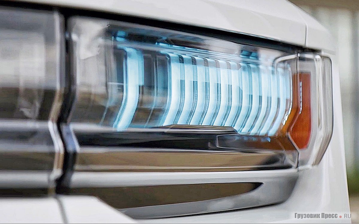 При зарядке Hummer EV светодиодные светящиеся полоски дневных огней сигнализируют владельцу о том, насколько пополнена батарея – как пресловутые «палочки» в смартфоне