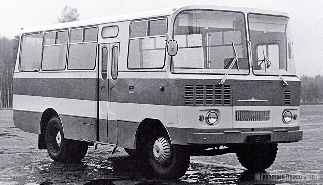 Модель «Таджикистан-5» первого выпуска имела двустворчатую дверь