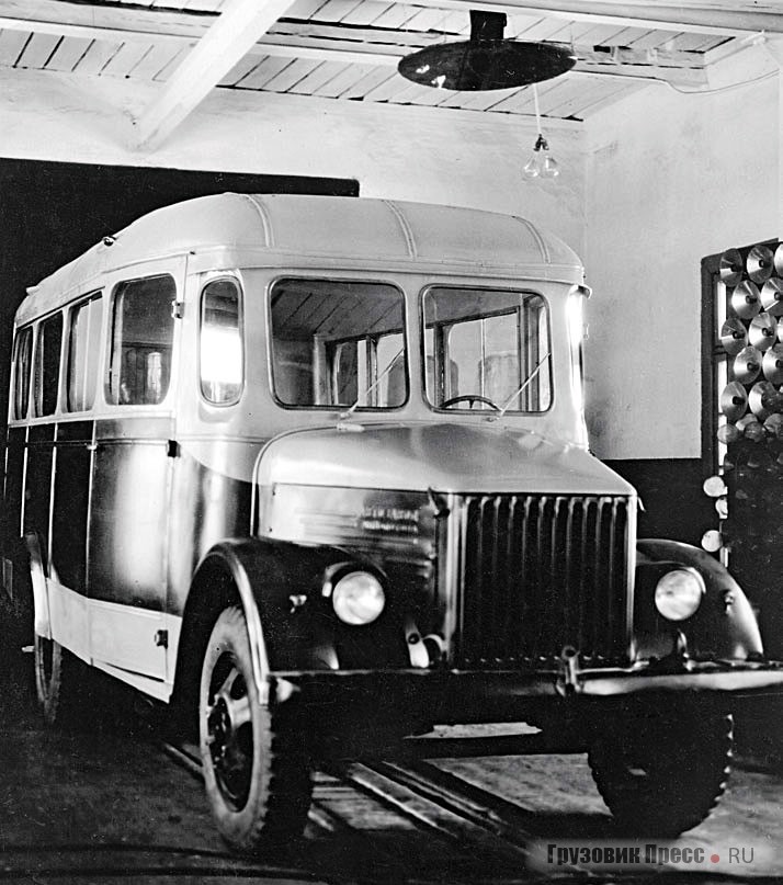 Автобус капотного типа не имел индекса и по документации проходил как «Автобусный кузов на шасси ГАЗ-51»