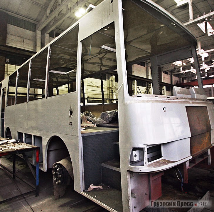 Перспективный автобус Родниковского машиностроительного завода с двигателем в заднем свесе еще находится в процессе изготовления