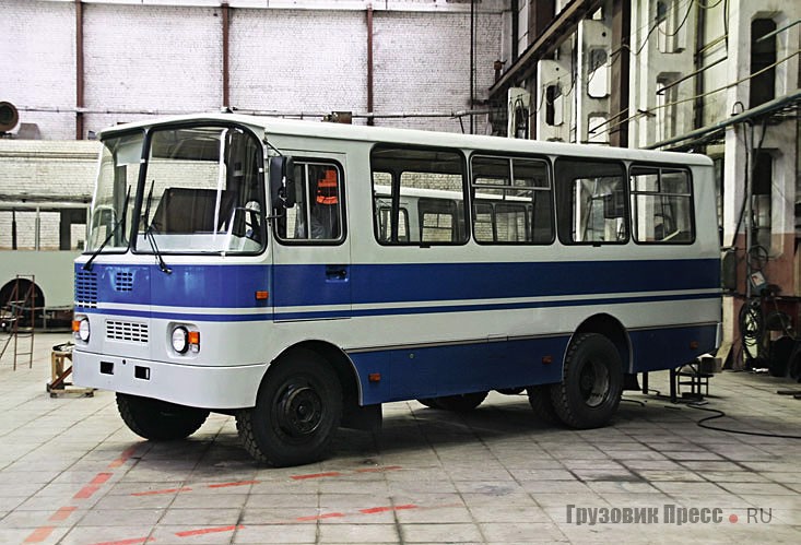 В основе автобуса «Родник-32301» шасси грузового автомобиля ЗИЛ-433360 с двигателем ЗИЛ-508.10