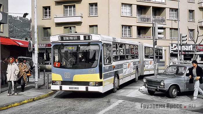   Автобус Renault PR180 на улицах Тулона