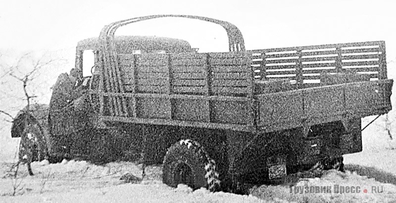 Экземпляр МАЗ-501 с такой же универсальной платформой на испытаниях в окрестностях Минска 25 марта 1955 г.
