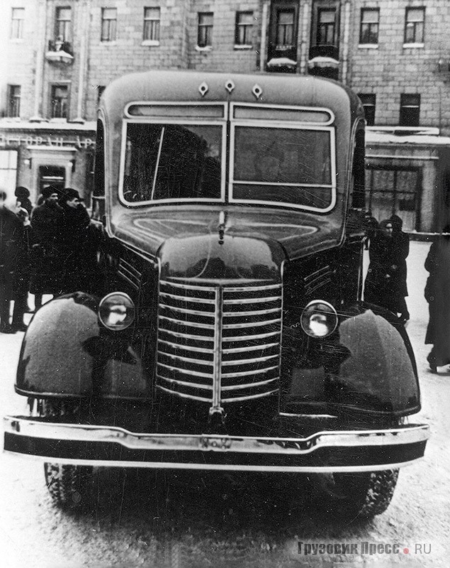 АКЗ-1 № 1 на Советской площади в Москве. Вид спереди. 1947 год
