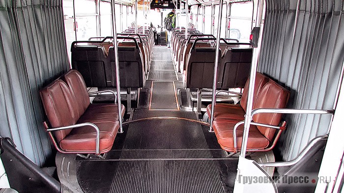 Сильфон автобуса MAN SG 220: как и у немецкого собрата, на поворотном круге установлены сиденья