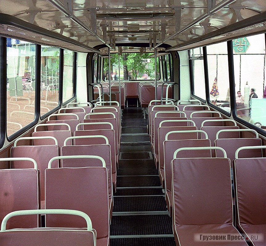 Салон автобуса Ikarus 280.03