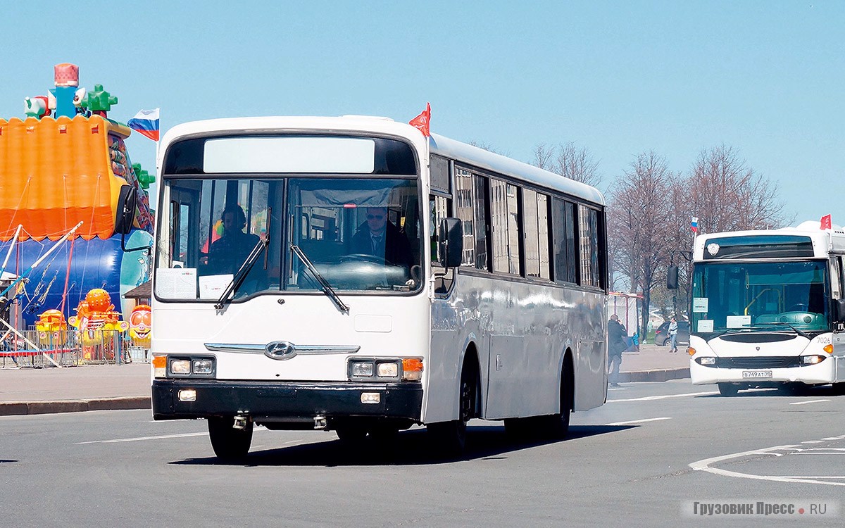 Крайне нехарактерная для Петербурга машина и единственный в истории «Пассажиравтотранса» южнокорейский Hyundai AeroCity 540. Выкуплен после испытаний в конце 90-х годов, а недавно был восстановлен Колпинским автобусным парком.